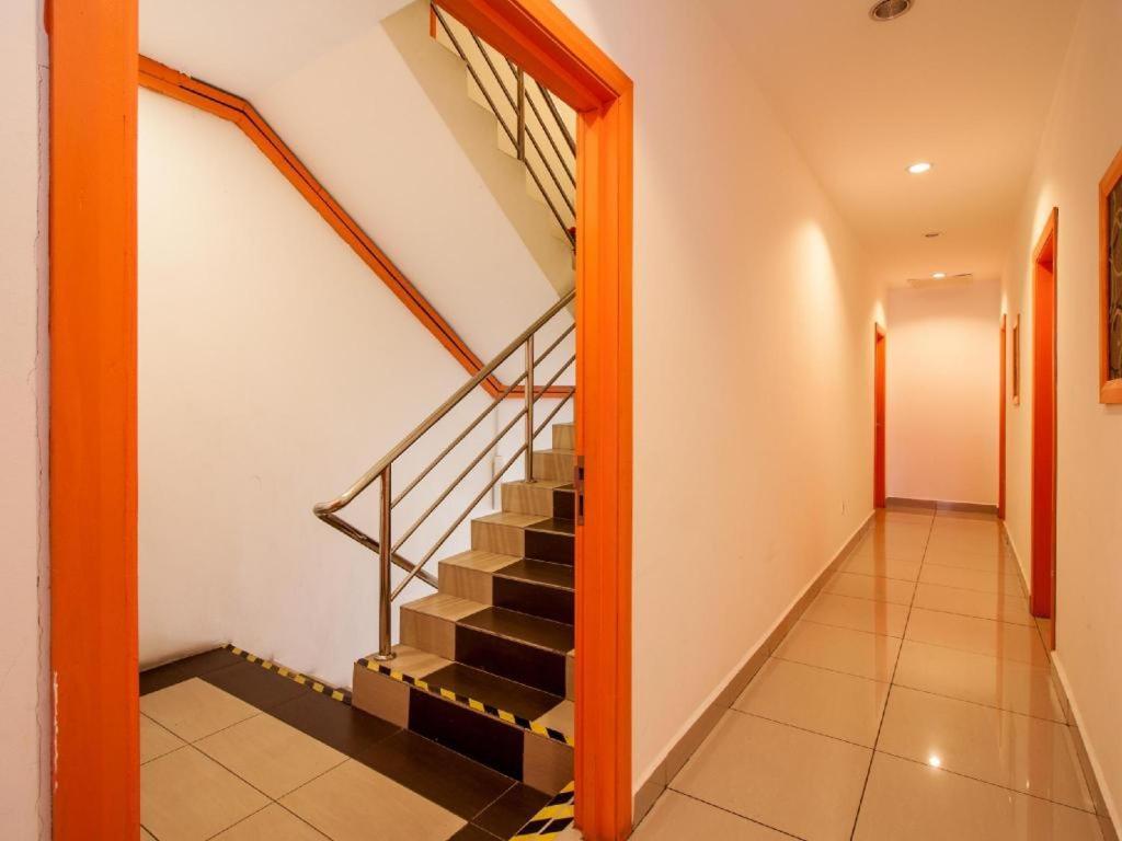 1 Hotel Taman Connaught Κουάλα Λουμπούρ Εξωτερικό φωτογραφία